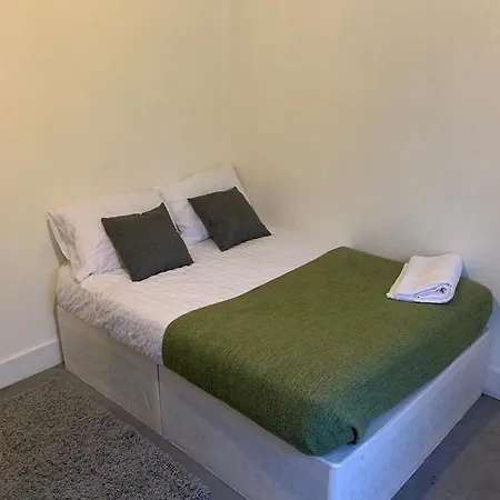 Balham, South Spacious 3