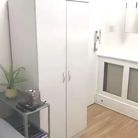 Apartment Entire Private In Kensington 3 Mins To Tube