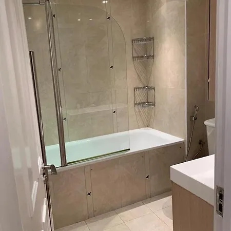 Lovely 3 Bedroom Apartment *