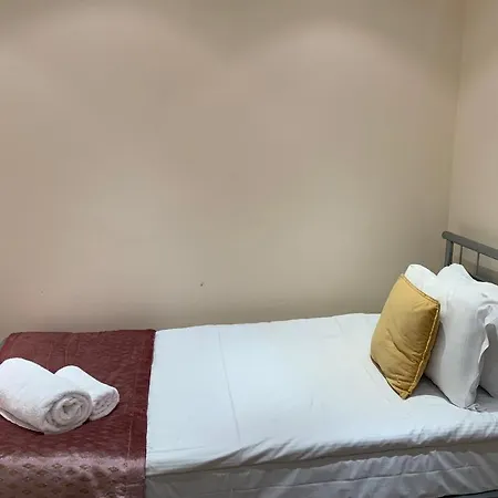 Lovely 3 Bedroom Apartment London