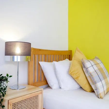 Lovely 4 Bedroom London With Free Parking, Garden, Wifi By Roost *