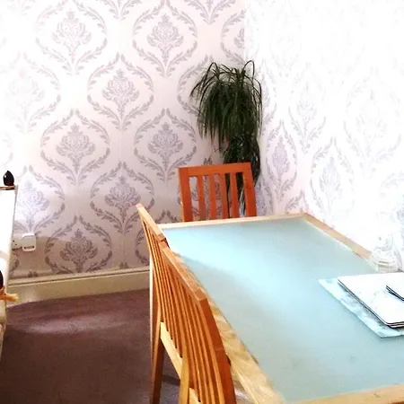 2 Bedrooms & 2 Bathrooms With An Ensuite Apartment London