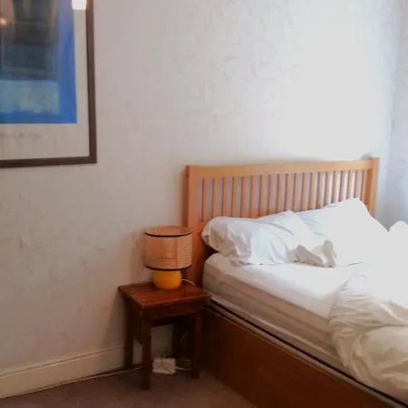 2 Bedrooms & 2 Bathrooms With An Ensuite Apartment