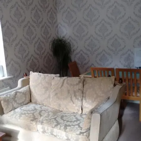 2 Bedrooms & 2 Bathrooms With An Ensuite Apartment *