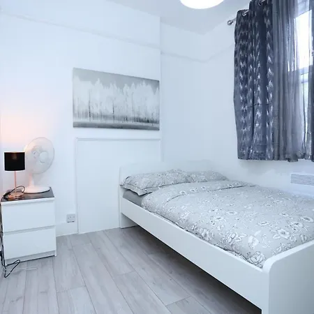 Town Apartment- Lewisham London