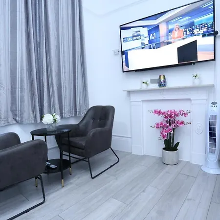 Town Apartment- Lewisham