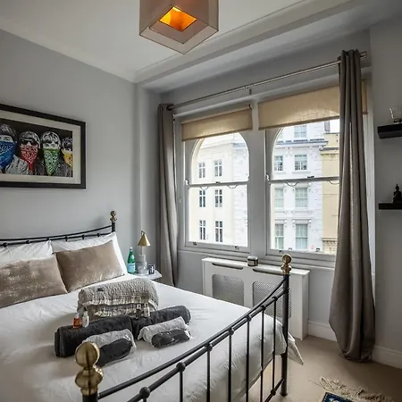 The Covent Garden 3 Bedroom Penthouse With Rooftop Terrace *
