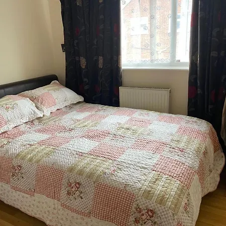 Specious In Homestay Northolt (Greater London)