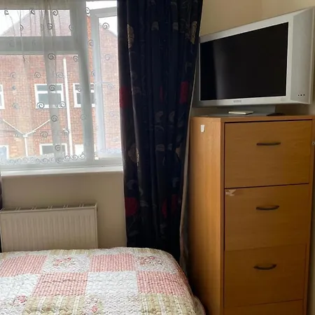 Homestay Specious In Northolt (Greater London)