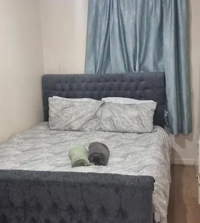 2 Bedroom - Greater London Apartment