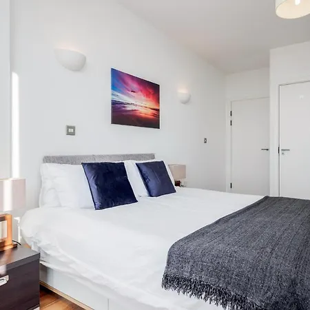 Absolutely Stunning 2-bed In The Heart Of Appartement *