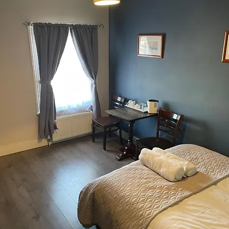 Crown & Sceptre Hotel