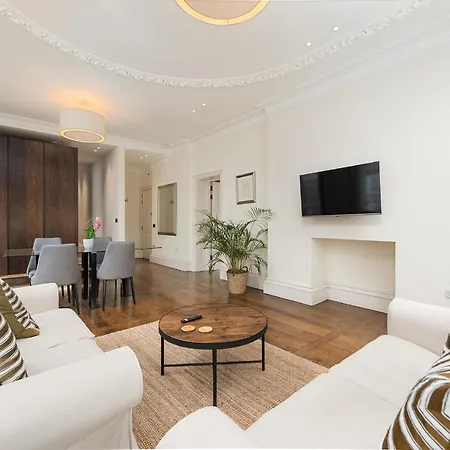 Grosvenor Gardens By Capital Apartment *