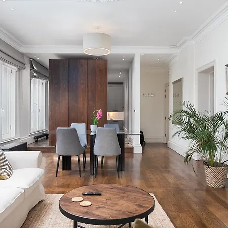 דירה Grosvenor Gardens By Capital *