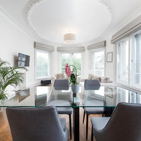 Grosvenor Gardens By Capital * לונדון