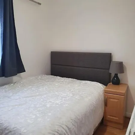 Lovely 2-bedroom With Indoor Fire Place Apartment *