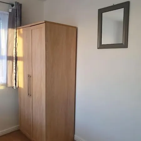 Lovely 2-bedroom With Indoor Fire Place Apartamento Londres