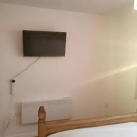 Lovely 2-bedroom With Indoor Fire Place