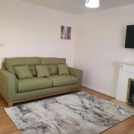 Lovely 2-bedroom With Indoor Fire Place Apartment *