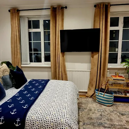 Homestay Live Like A Celebrity On Millionaire's Row London