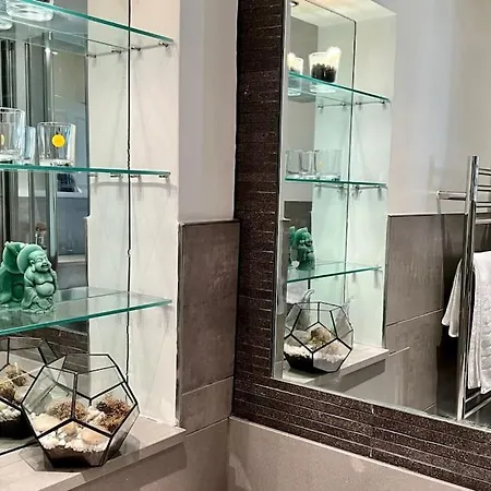 Bond Style In South Kensington *