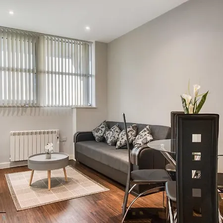 Cosy 1-bed By Heathrow Airport *