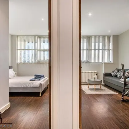 Cosy 1-bed By Heathrow Airport Apartment