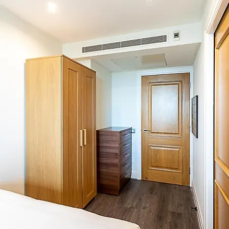Convenient Urban Pad In Paddington Apartment *