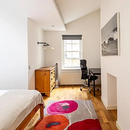 Farringdon Leo Loft London