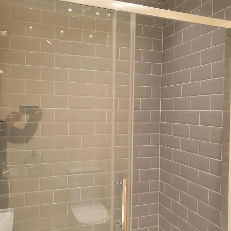 Apartment Luxury 3 Bedroom Flat 1min Walk From Underground, With Free Parking Sleeps X10 London