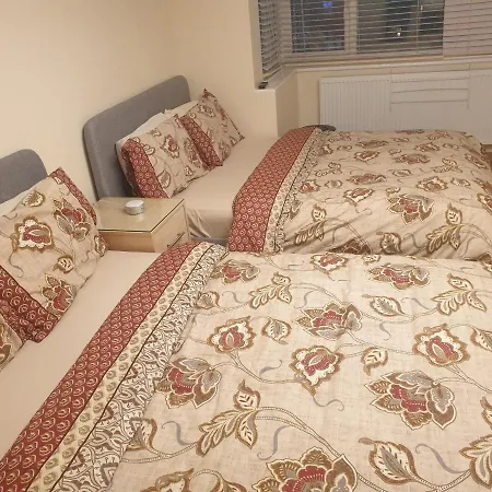 Apartment Luxury 3 Bedroom Flat 1min Walk From Underground, With Free Parking Sleeps X10 London