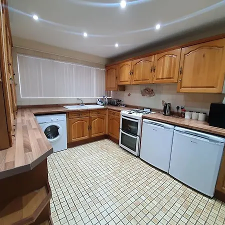 Apartment 5 Bedroom House By Monishortlets