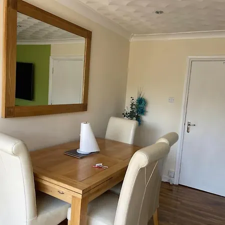 Apartment 5 Bedroom House By Monishortlets *