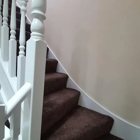 5 Bedroom House By Monishortlets Apartment *