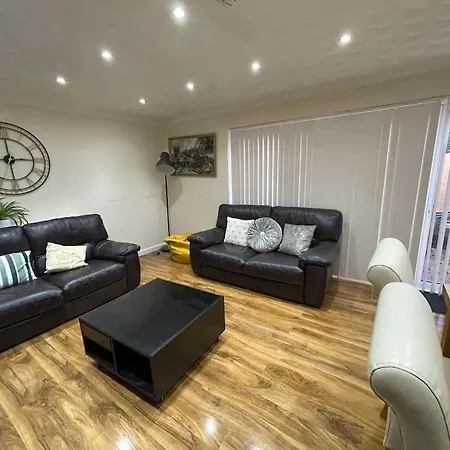 5 Bedroom House By Monishortlets Dagenham