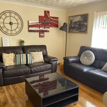 5 Bedroom House By Monishortlets Apartment *