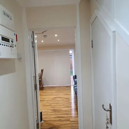 Apartment 5 Bedroom House By Monishortlets