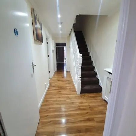 Apartment 5 Bedroom House By Monishortlets *