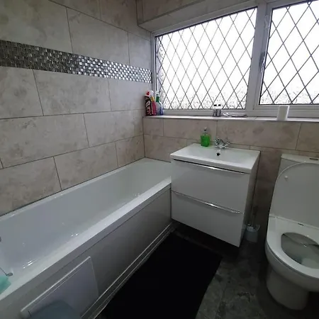 5 Bedroom House By Monishortlets Dagenham