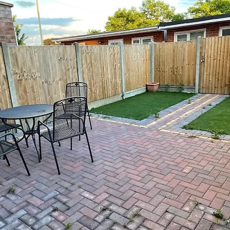 5 Bedroom House By Monishortlets Appartement Dagenham