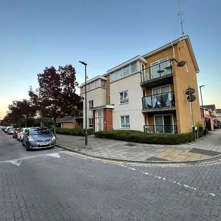 Lovely 2-bed Flat Along The River Thames