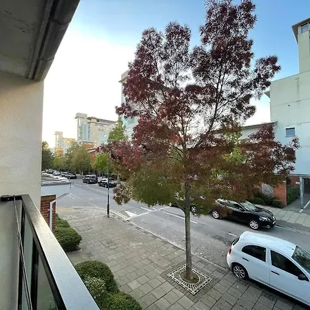 Lovely 2-bed Flat Along The River Thames Apartment London