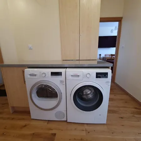 London Luxury 3 Bed 1 Minute Walk From Redbridge Stn Free Parking *