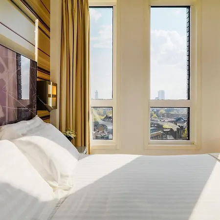 Hotel H10 Waterloo 4*