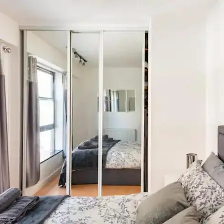 Apartment Stunning Oxford Street Furnished