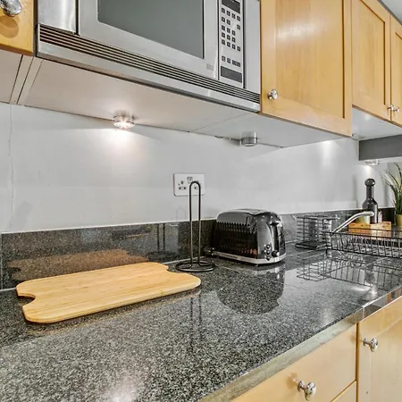 2-bed 2-bathroom Mayfair - Maddox St * London