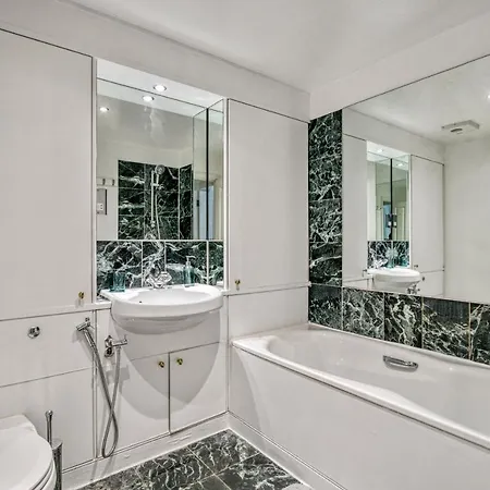 2-bed 2-bathroom Mayfair - Maddox St * London