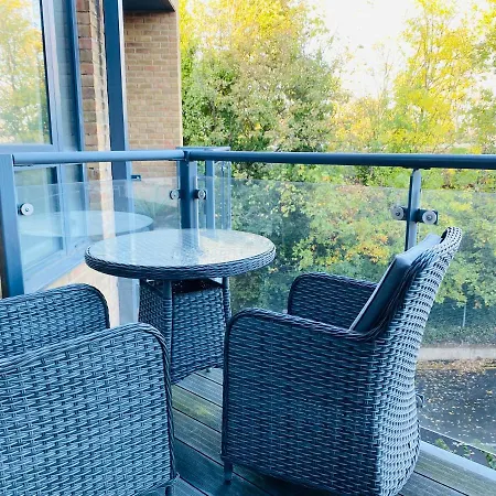 Apartment Spacious Two Bedroom In Balham