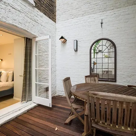 Clarendon Rd By Capital Apartment