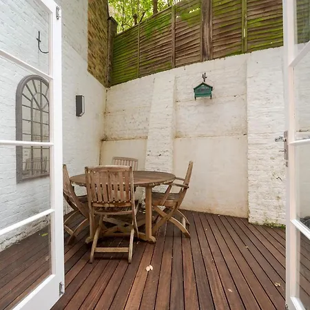Clarendon Rd By Capital Apartment